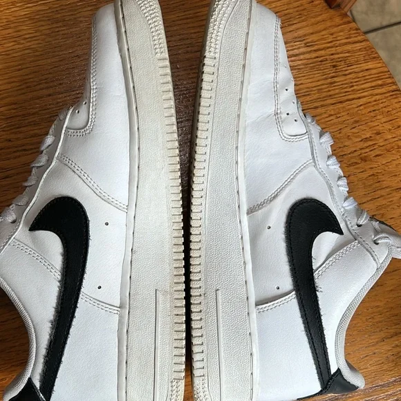 Nike Air Force 1 Low Leather Athletic Shoes White Black Gold  Women’s Size 8 - Picture 7 of 11